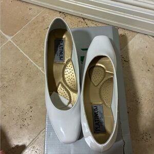 Platinum by Jade White Patent Heels with Gold Cushioned Insole